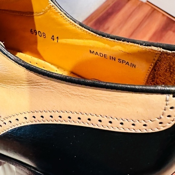 Soulier Two Tone Brogue Spectator Wingtip Oxfords. - Picture 13 of 13